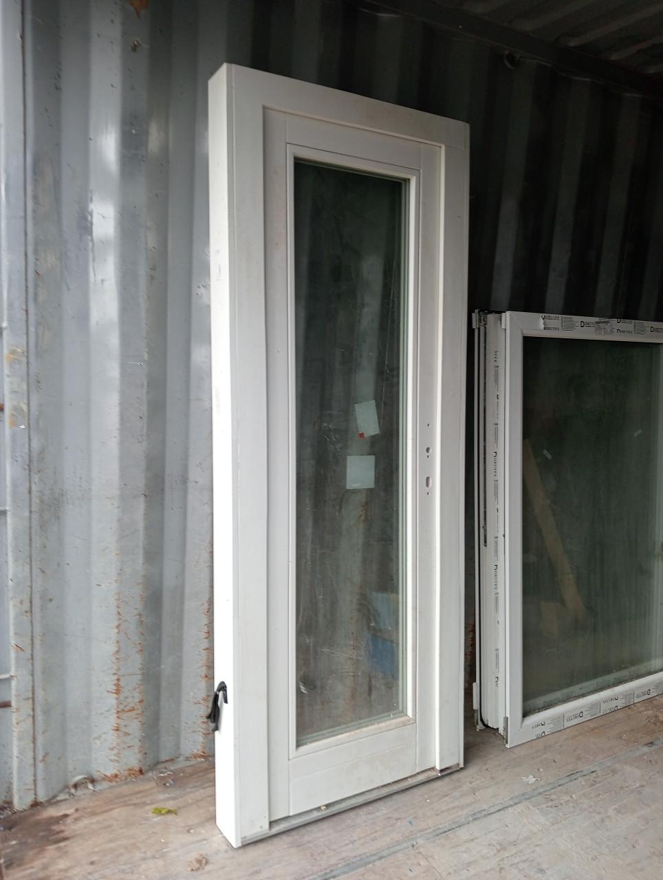 Deur met kozijn en raamkozijn