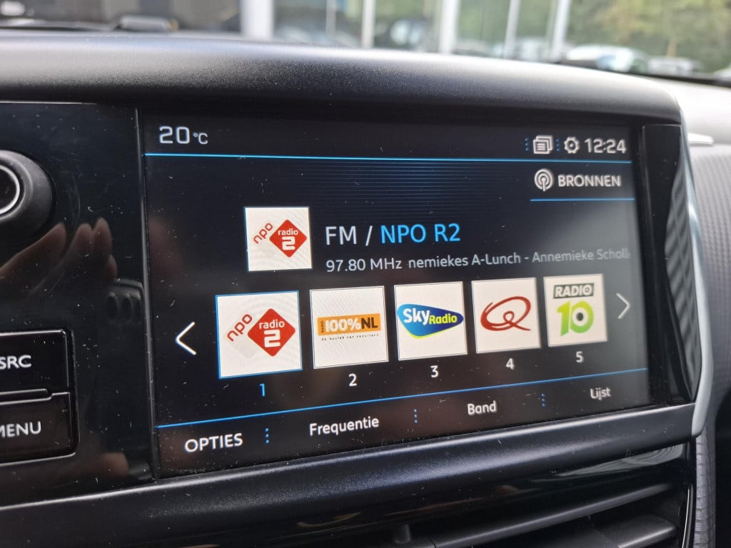 Peugeot 208 1.2 tech edition 110 eat6 automaat nav/clim/cam/lm