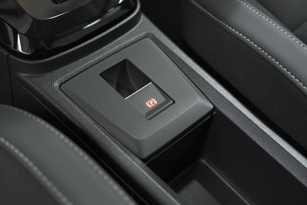 Citroen C3 Aircross 1.2 hybrid 145pk max | camera | dodehoekdetectie | navi