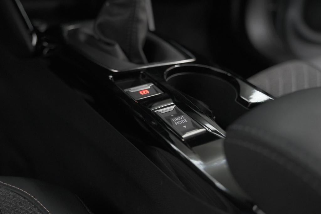 Peugeot 2008 puretech 100 allure | camera | navigatie | parkeersensoren | a