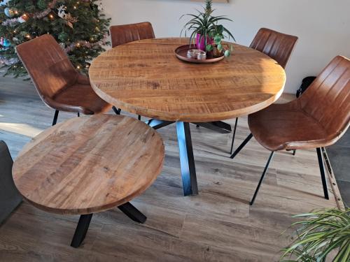 Set eettafel + salontafel mangohout