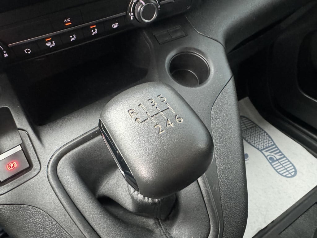Peugeot Partner 1.5 bluehdi premium airco / cruise controle / navi / n.a.p 