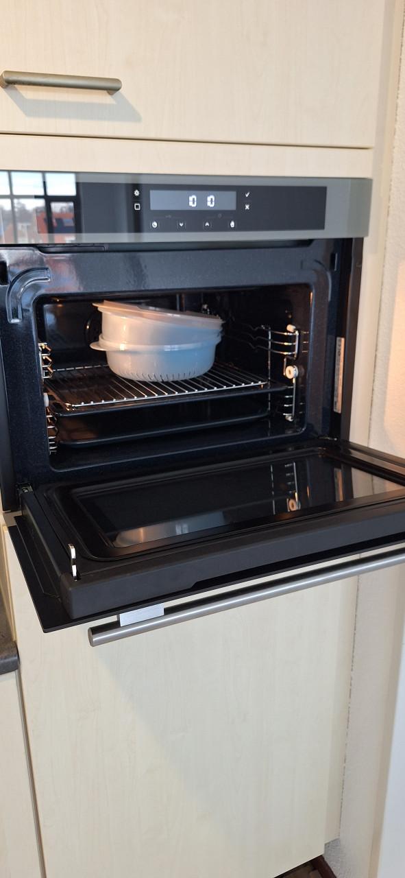 Oven met magnetron