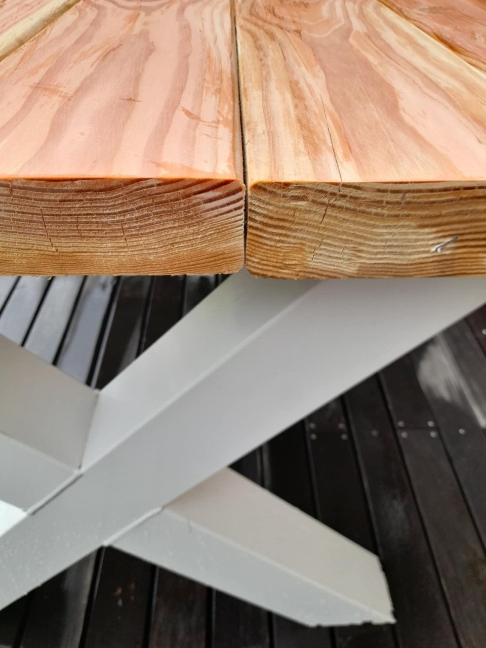 NIEUWE TUINTAFEL 250/300 CM MET STALEN X POTEN € 375