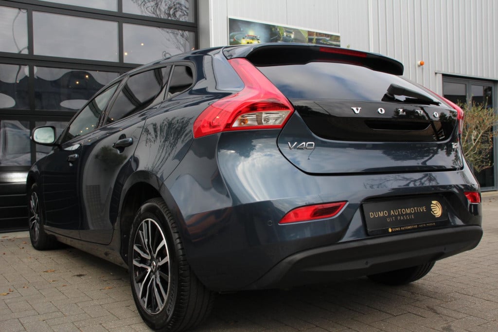 Volvo V40 2.0 t2 momentum - navi - cruise - grootlicht ass - led - pdc - st