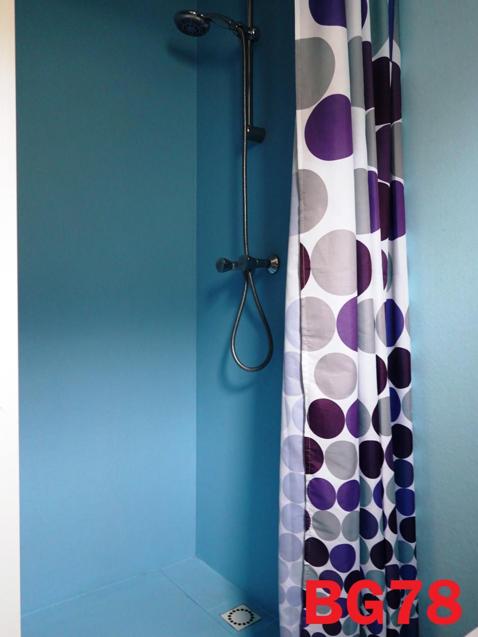 Prima chalet met 3 slk, dubbel glas, CV en middenkamer te koop