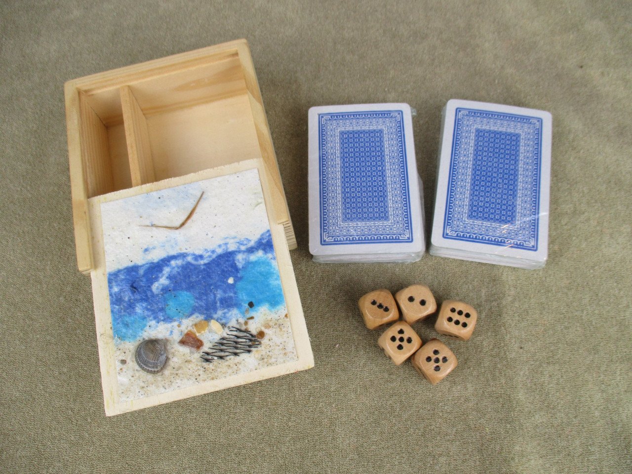 Allerhande Zeeuwse relatiegeschenken met thema strand en zee