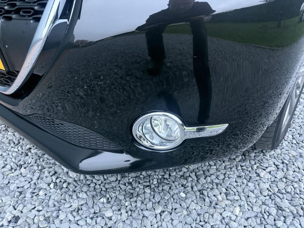 Peugeot 208 1.2 vti envy 5-drs