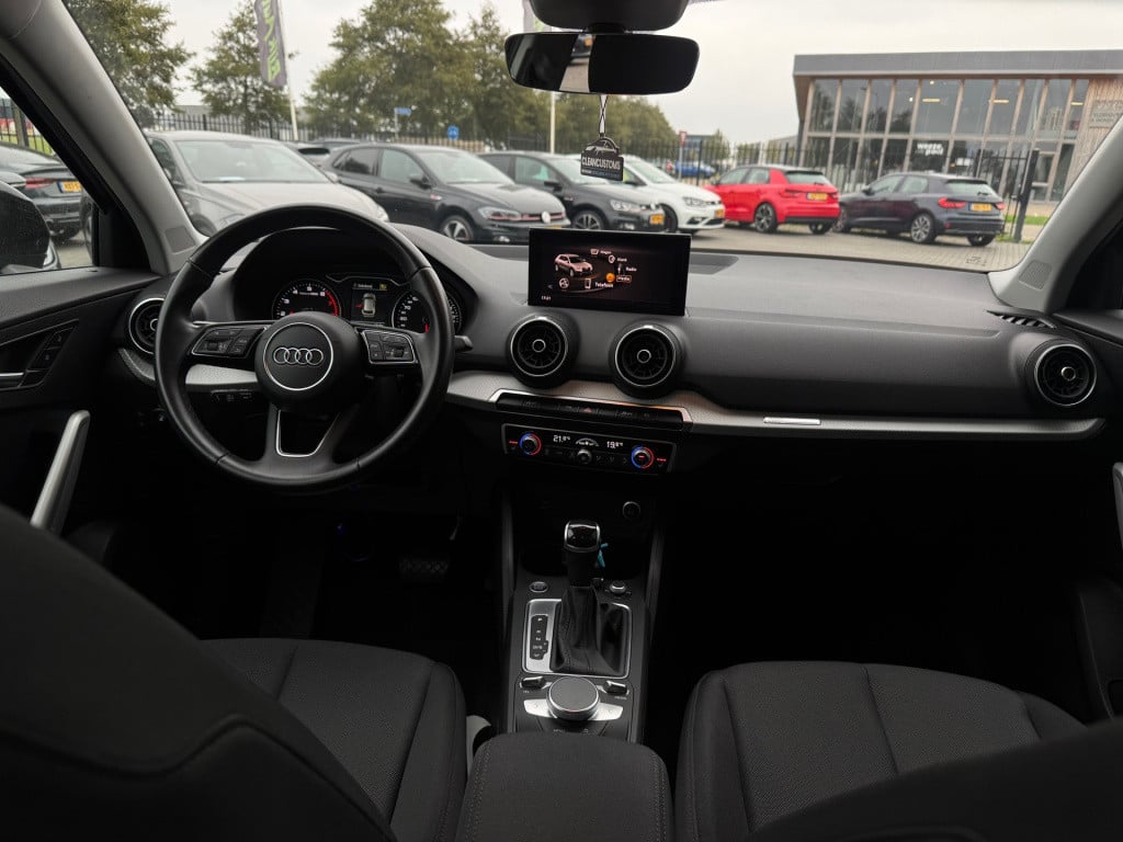 Audi Q2 35 tfsi matrix led * camera * stoelverwarming * acc * keyless
