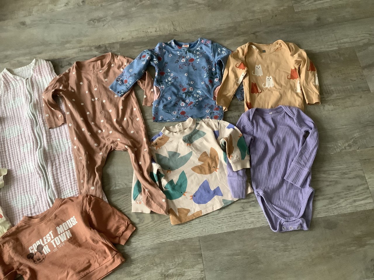 Pakket Meisjes Kleding maat 80 + een Zomer Slaapzak - 10 stuks