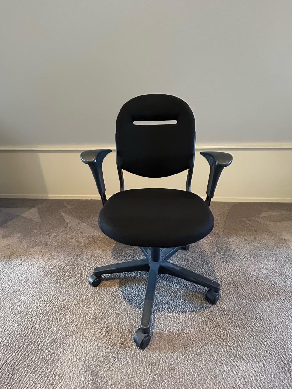Bureau incl.  degelijke bureaustoel