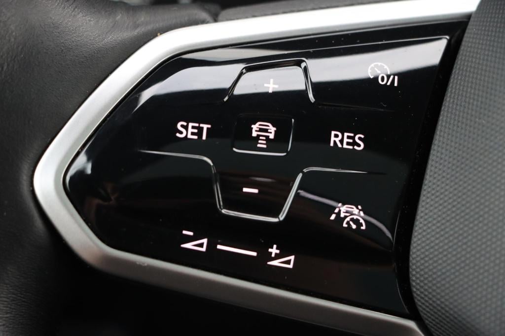 Volkswagen Touareg 3.0 tsi ehybrid 4motion black style 380pk tiptronic | so
