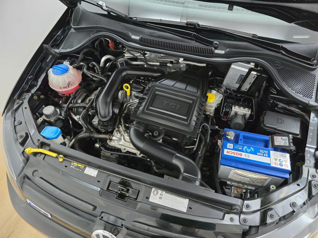 Volkswagen Polo occasion zwart 1.0 bluemotion uitvoering dus extra zuinig! 