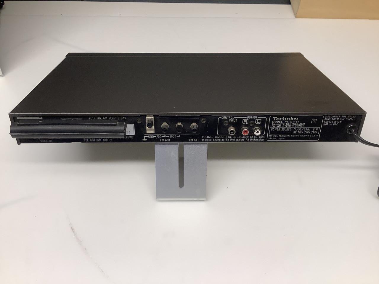 Technics Quartz synthesizer FM/AM stereo tuner ST-S4 zwart.