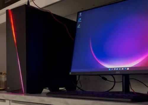 Gaming PC + Monitor + toetsenbord + muis + HDMI kabel // Ryzen 5 - 32GB RAM