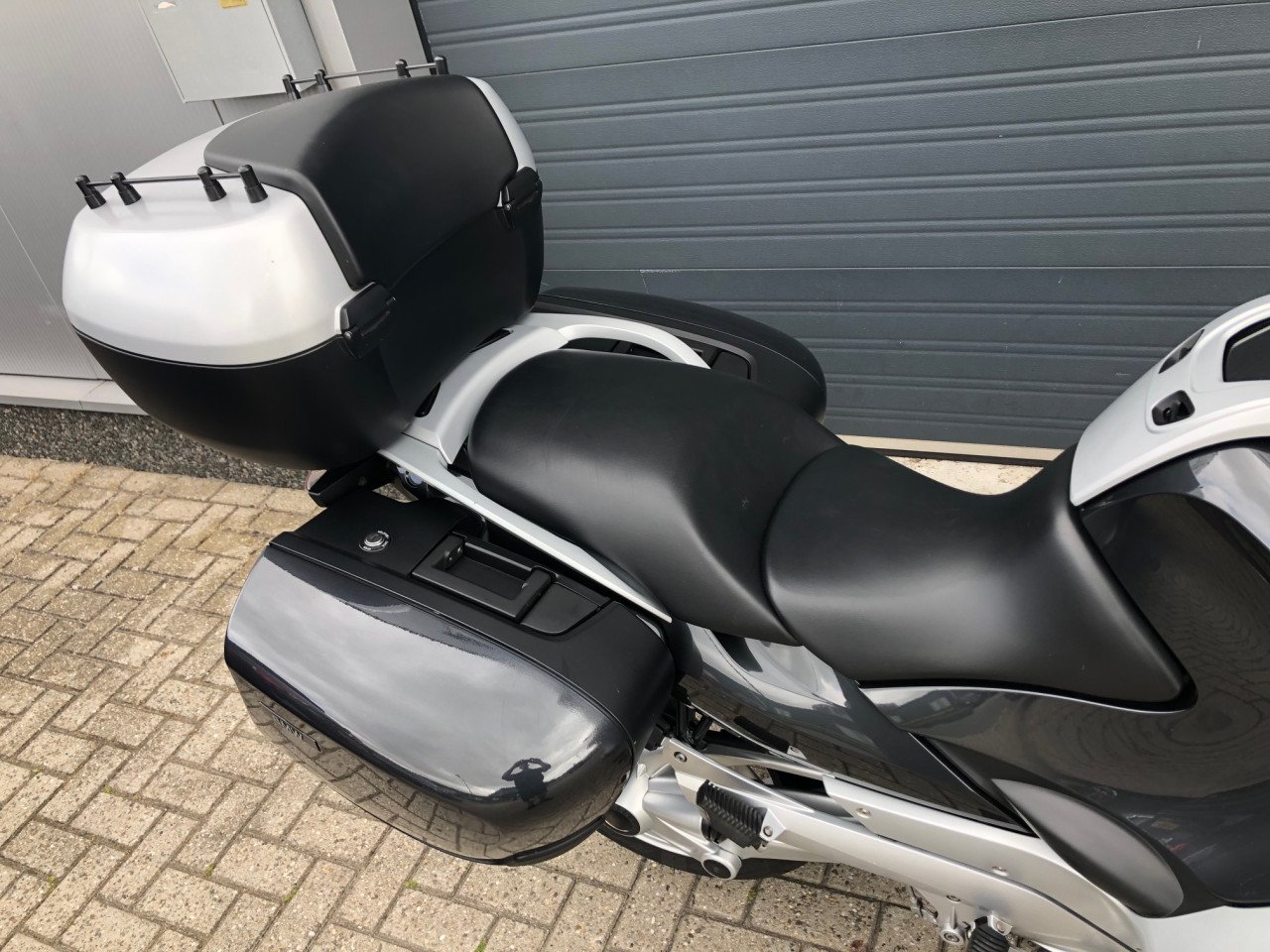 Zeer nette BMW R1200RT '05 met 112 dkm, cruisecontrol, CD, topkoffer €4250