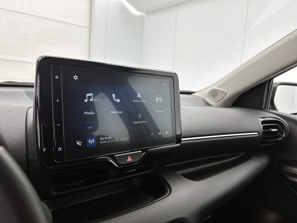 Mazda 2 Hybrid 1.5 centre-line