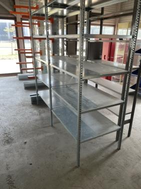 Gebruikte verzinkte legbordstelling 70 cm diep.