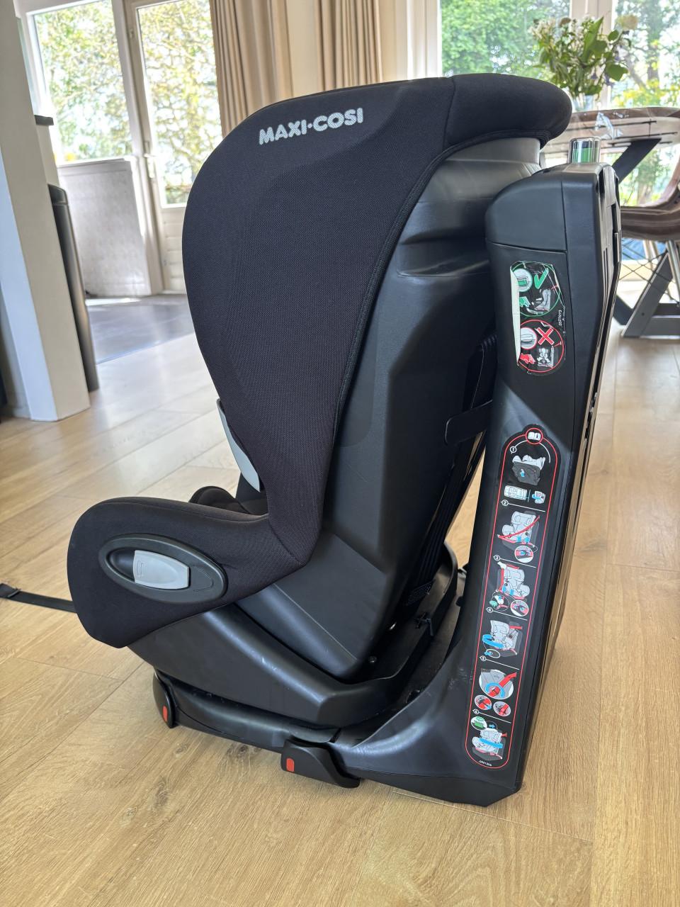 Maxicosi Axiss black - draaibaar