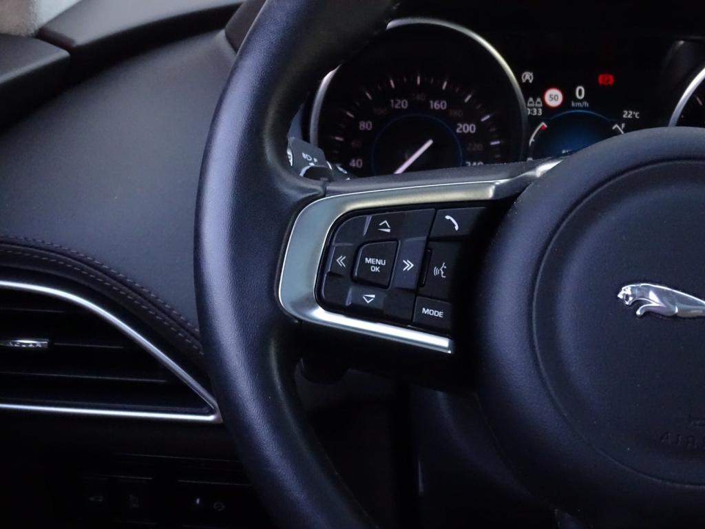 Jaguar F-pace 2.0t awd portfolio | leder | pano | trekhaak