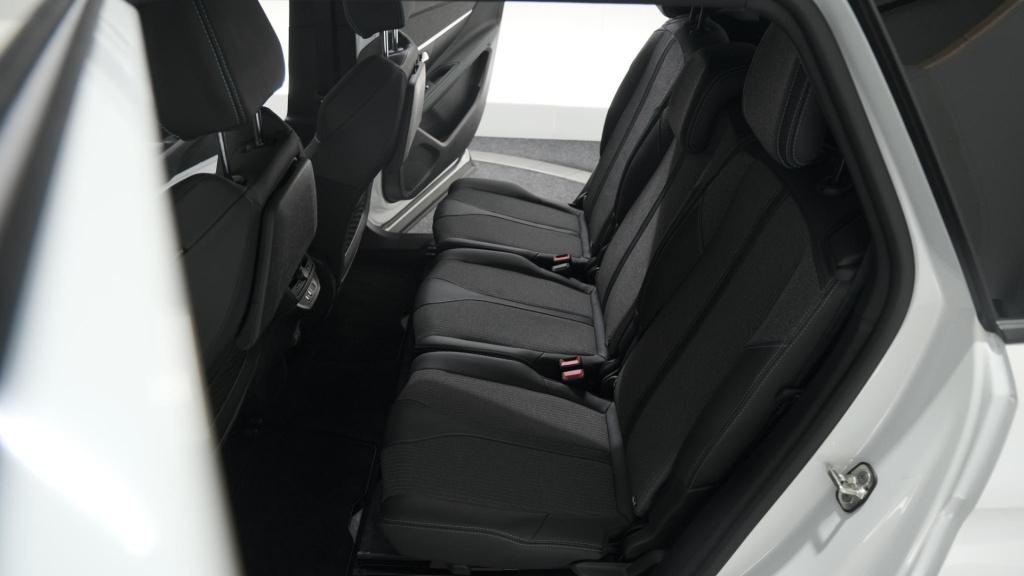 Peugeot 5008 puretech 130 eat8 allure pack business | trekhaak | elektronis
