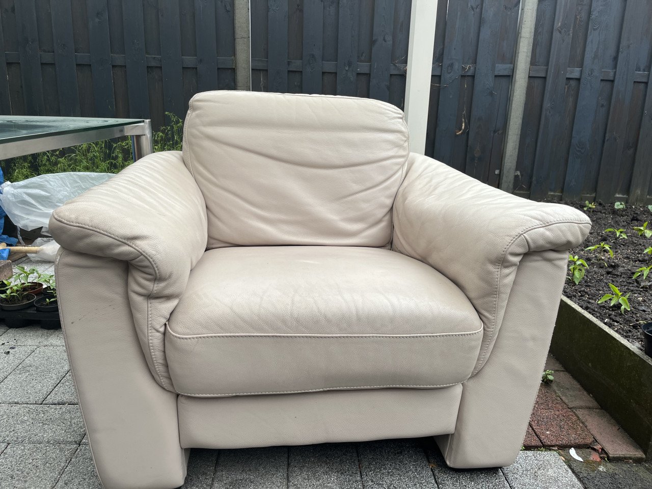 Te koop: leren 1-persoons zitbank.