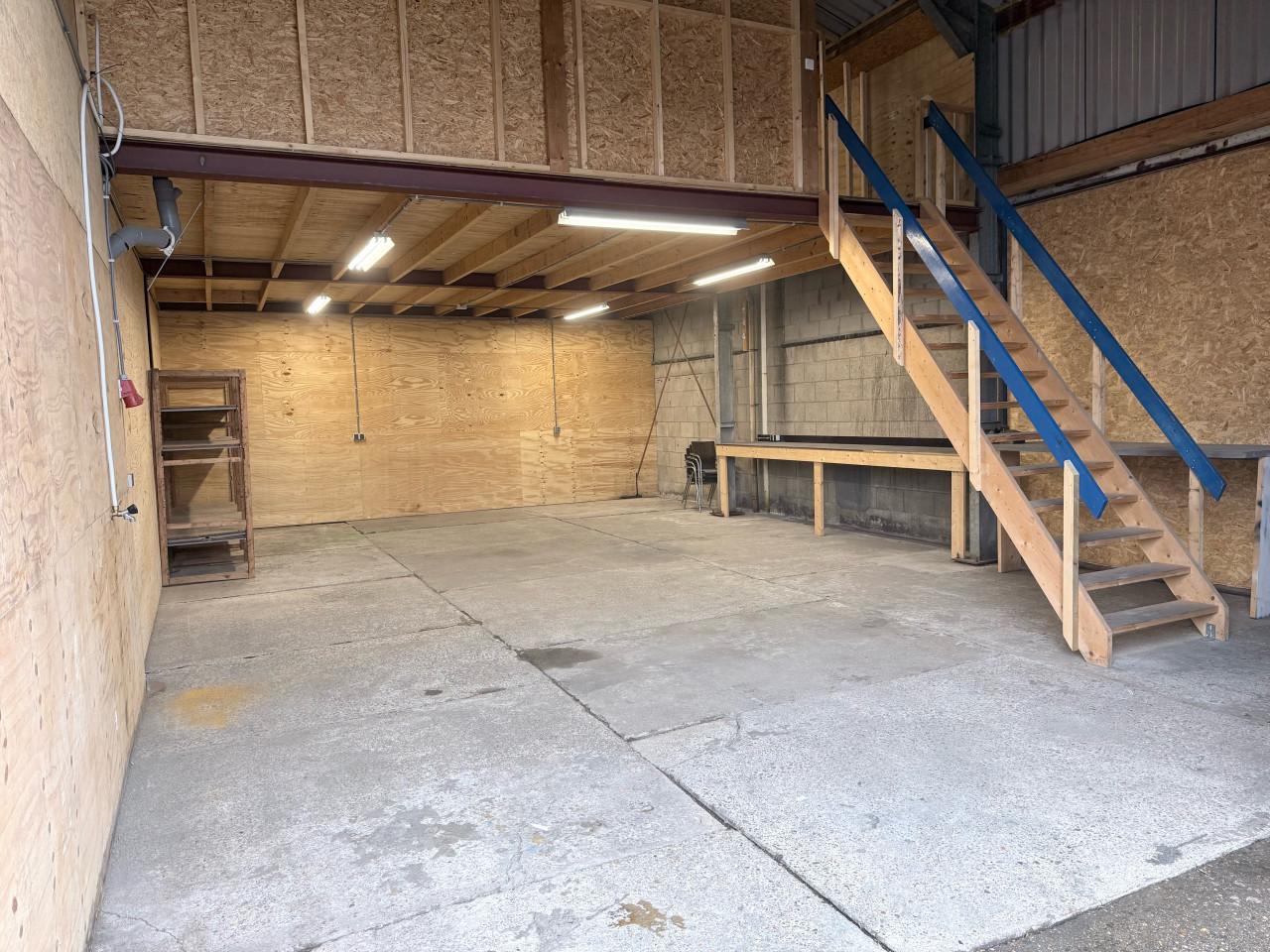 Te Huur - opslagloods 165m2