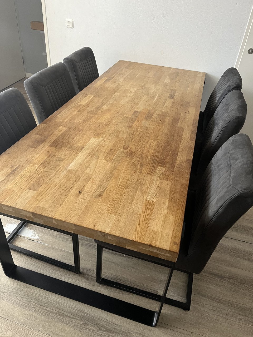 Eetkamertafel met 6 stoelen