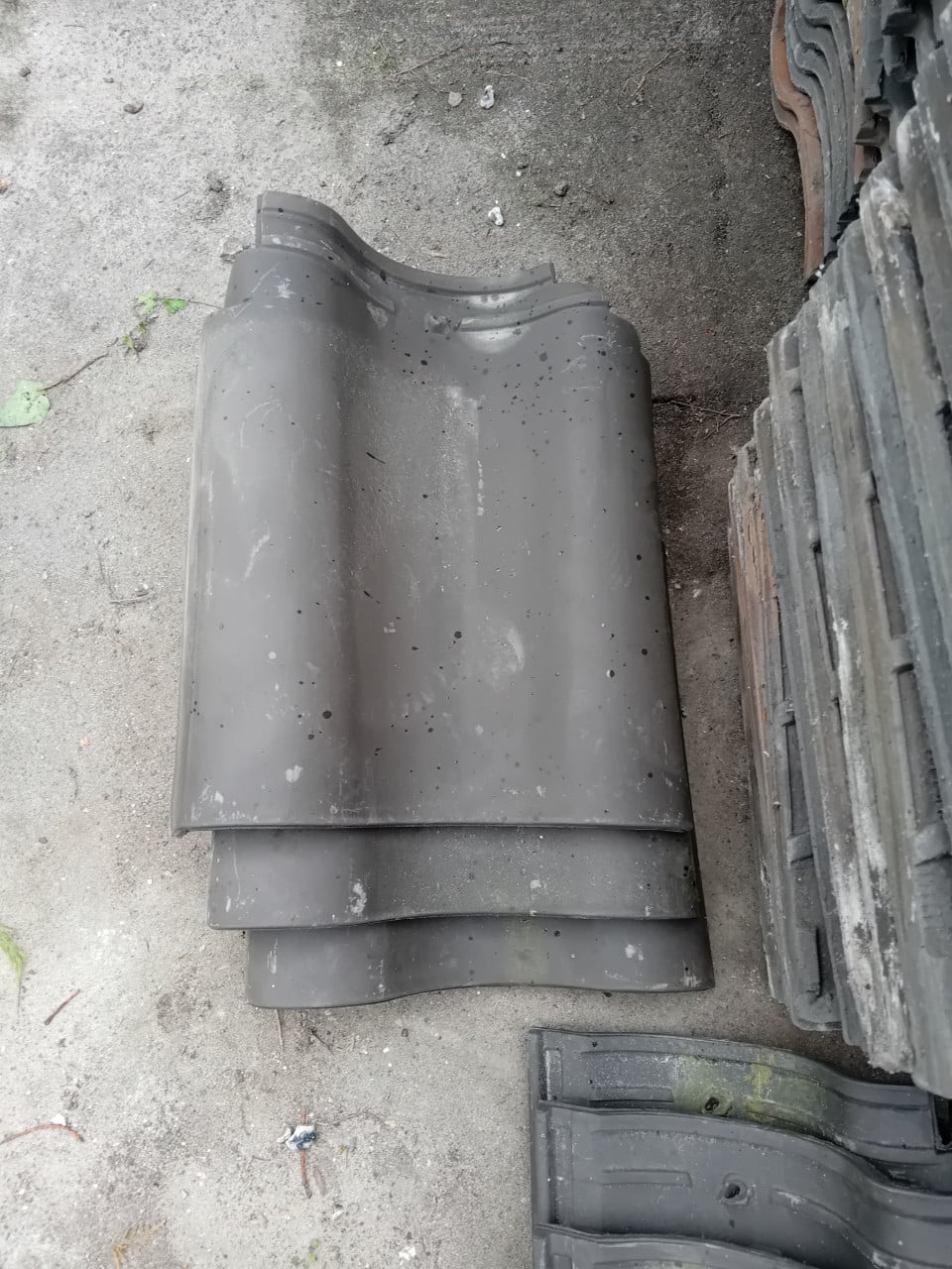 Dakpan monier 300 stuks + 6 kantpannen. nieuw.