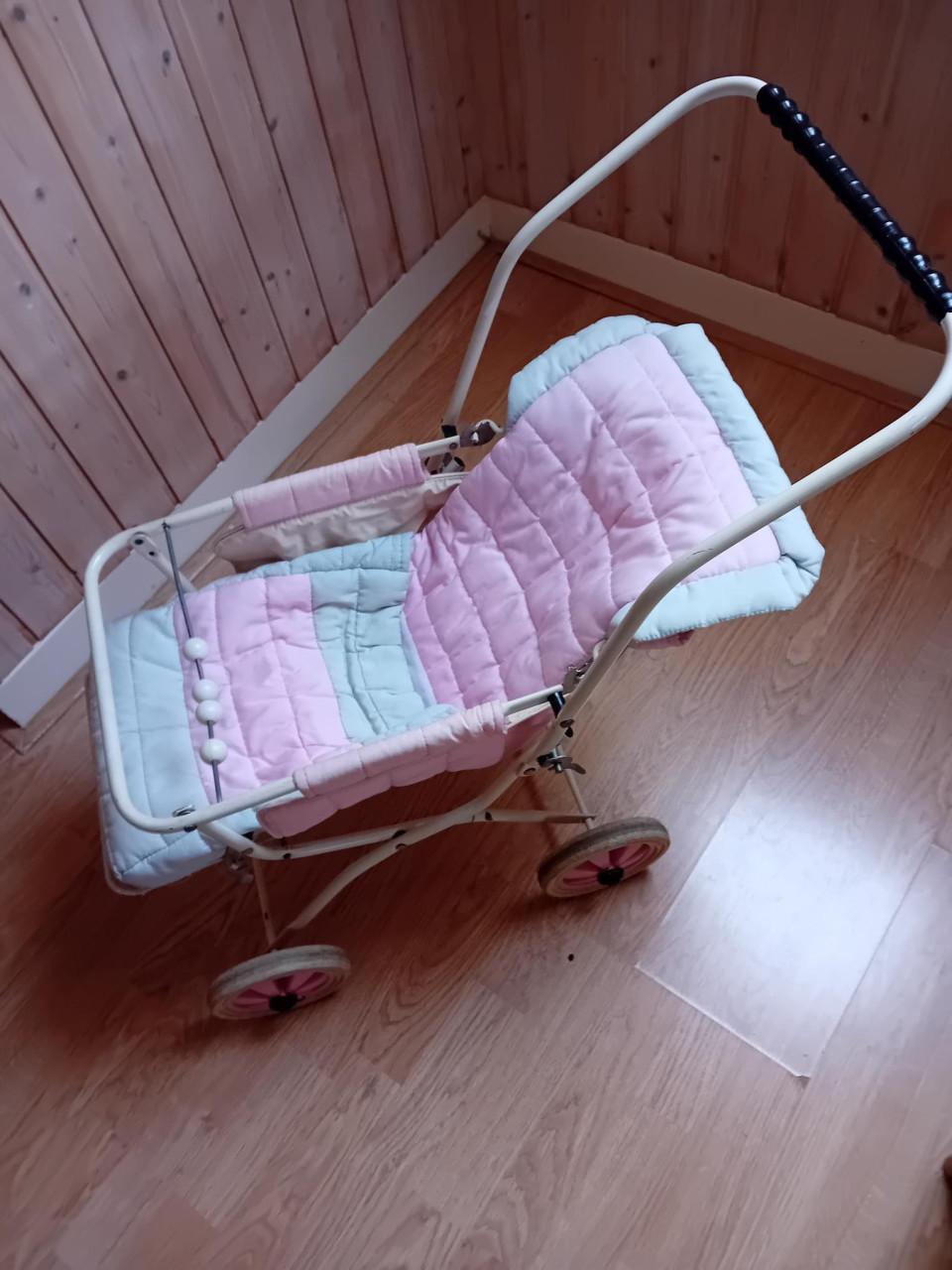 Poppenkinderwagen en poppen wandelwagen