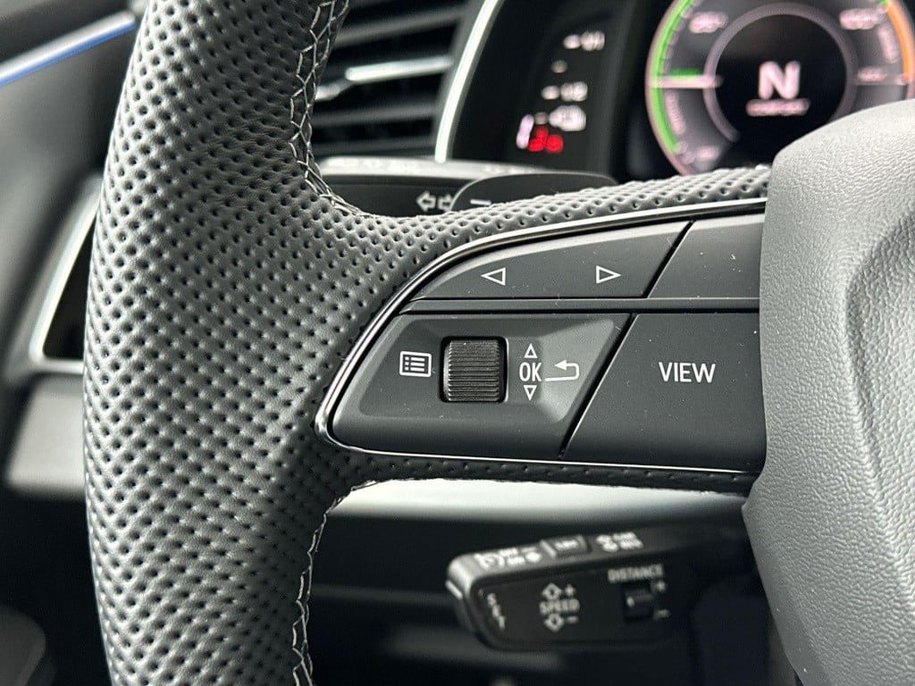 Audi Q8 pro line s 55 tfsi e 290 kw / 394 pk suv 8 versn.