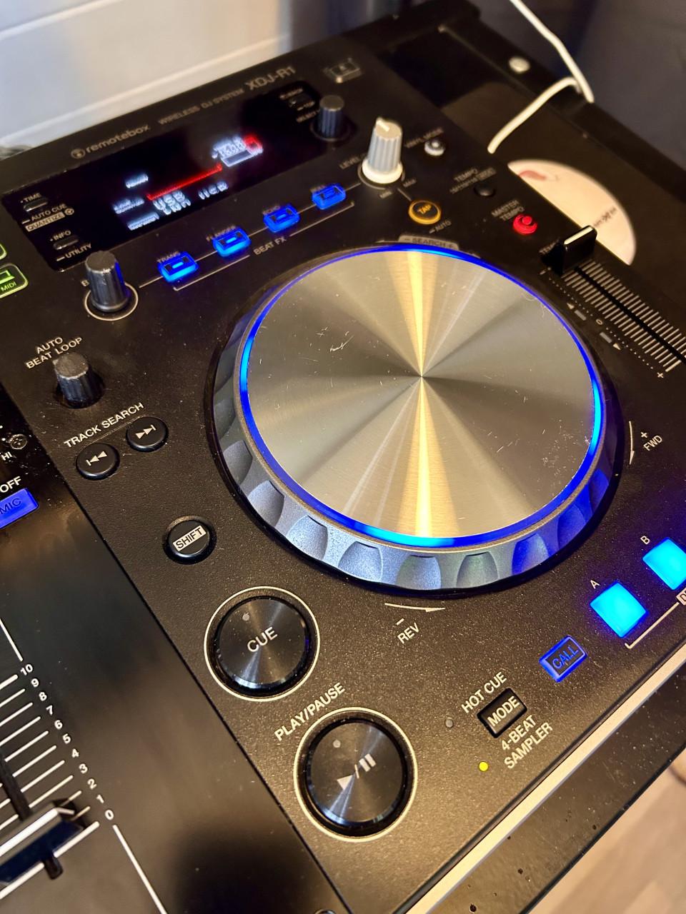 Pioneer Dj set - XDJ - R1