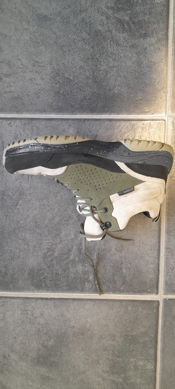 Hoge dames wandelschoenen maat 38.