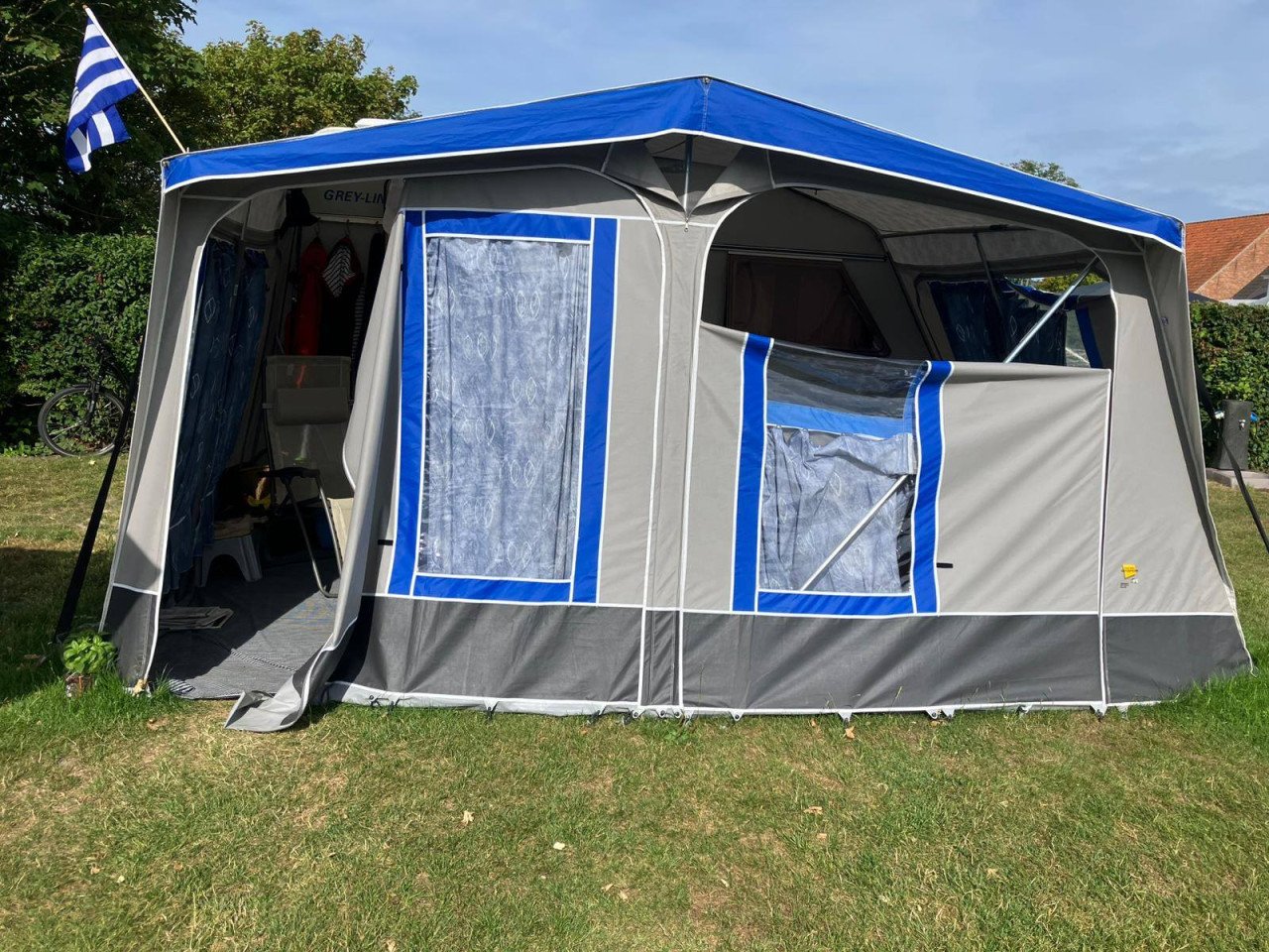 SCHITTERENDE Kip Greyline met voortent