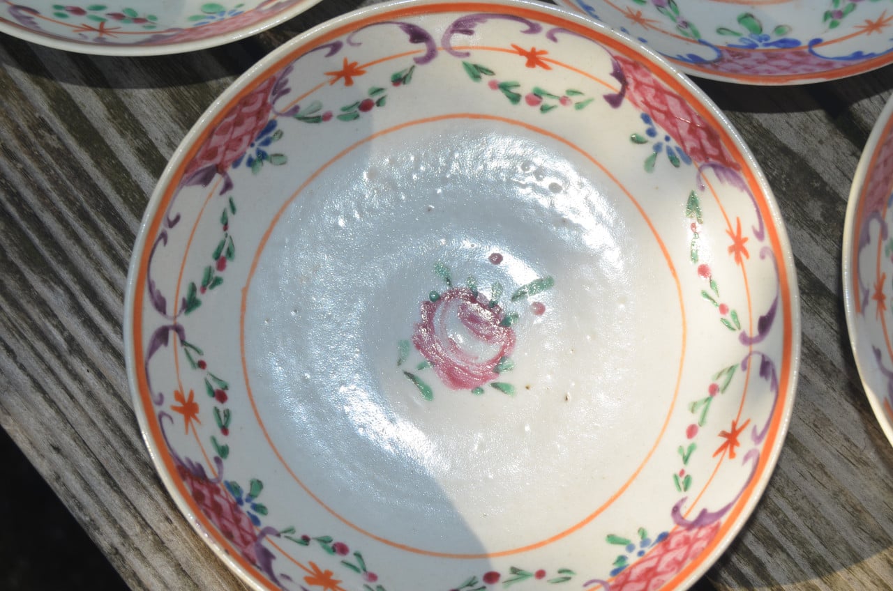 7 Lowestoft porseleinen bordjes 1757 - 1802