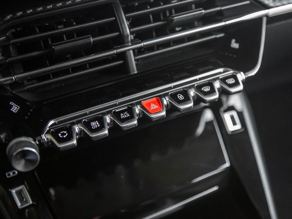 Peugeot 2008 1.2 puretech 130pk allure | stoelverwarming | park. sensoren |