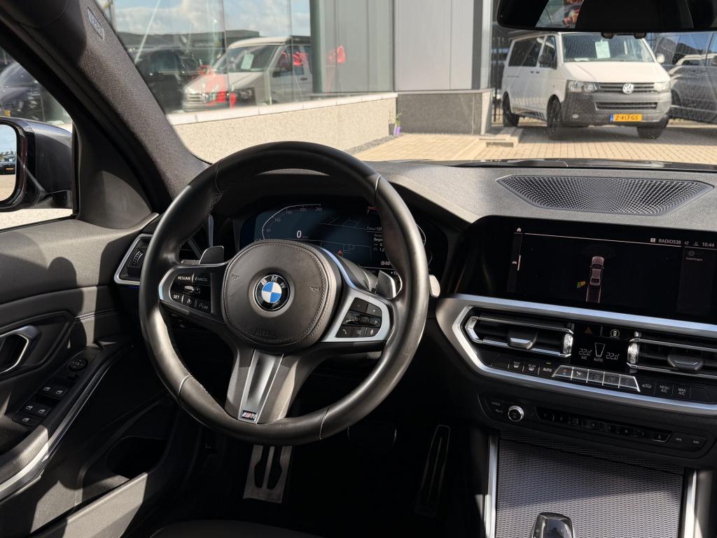 BMW 3-serie 320i m-sport | cruise | m zetels | apple carplay | navi | sfeer