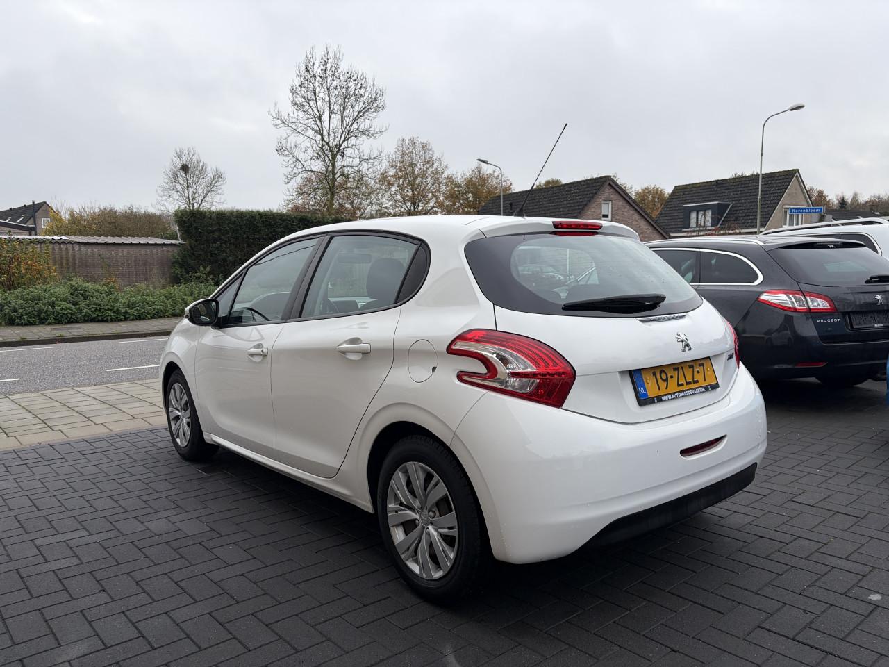 Peugeot 208 1.2vti 2013 5drs airco