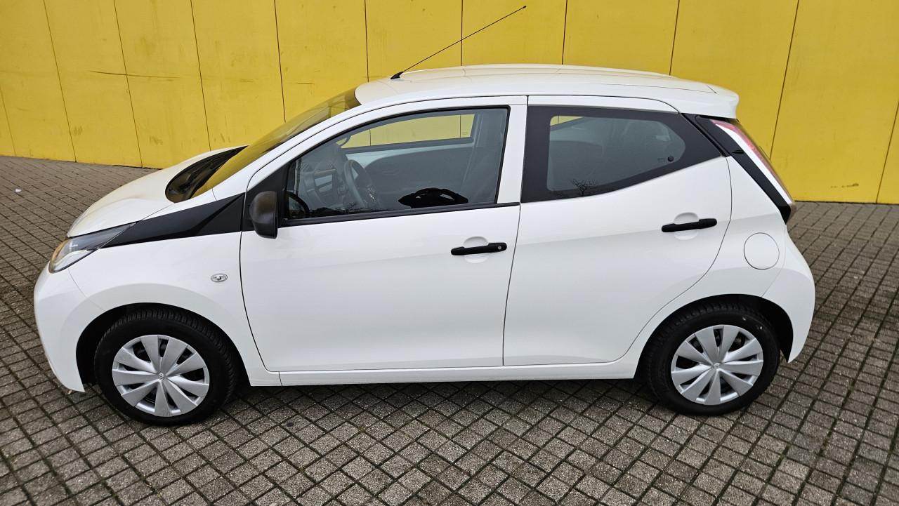 Zuinige TOYOTA AYGO 1.0 5drs. X-FUN bj. 2018 / NL AUTO / NAP 67.462 KM !