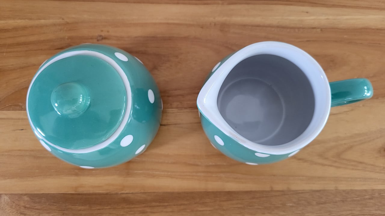 Union Pacific Tableware polkadot suikerpot en melkkan