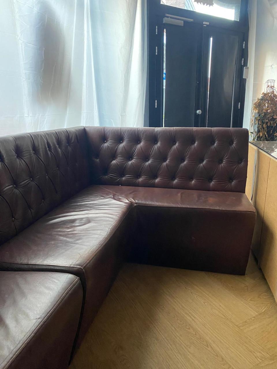 Luxe Chesterfield Horeca Hoekbanken – 8 sets beschikbaar