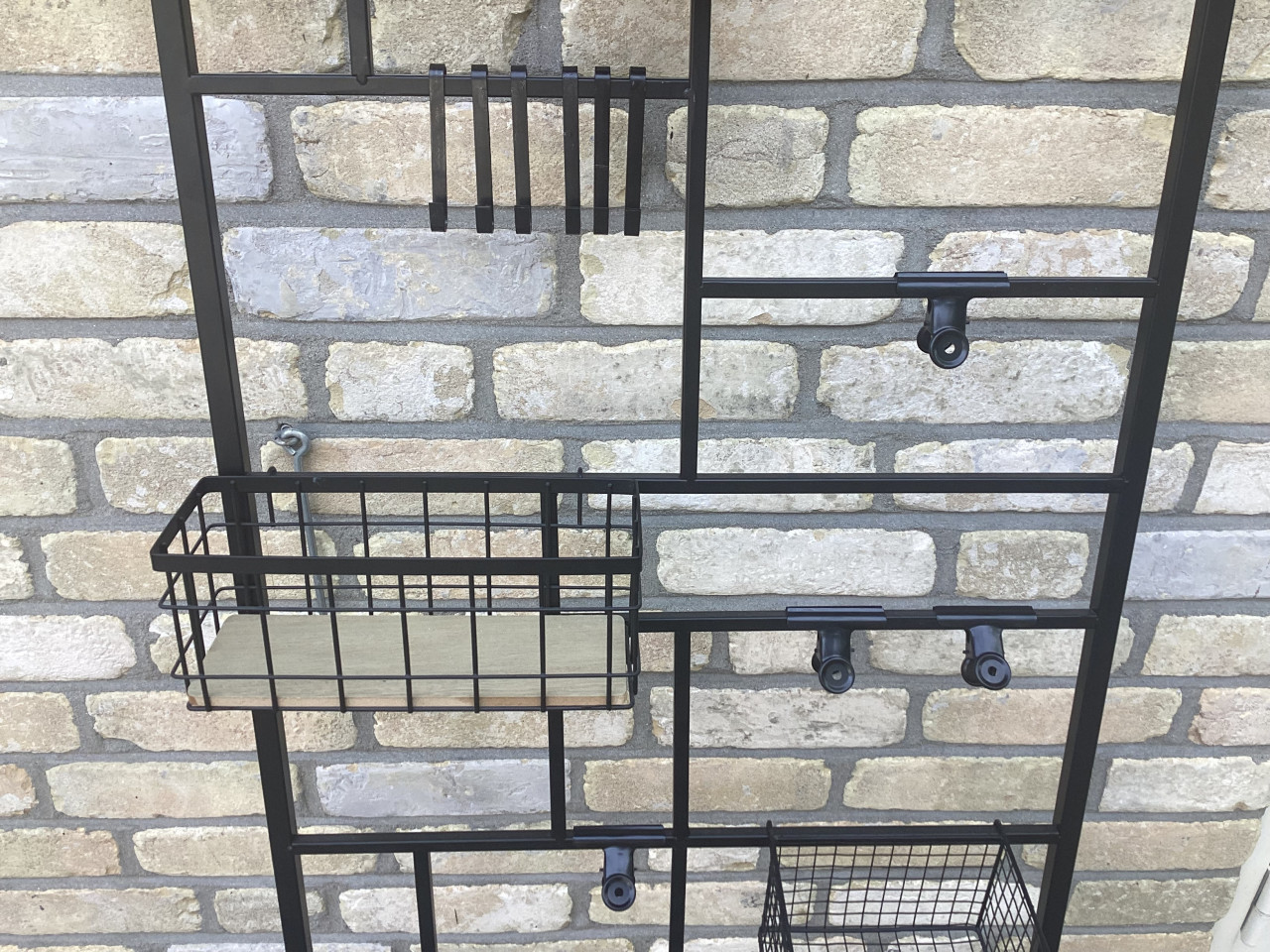 Zwart metalen wandrek organizer met div accessoires GOES