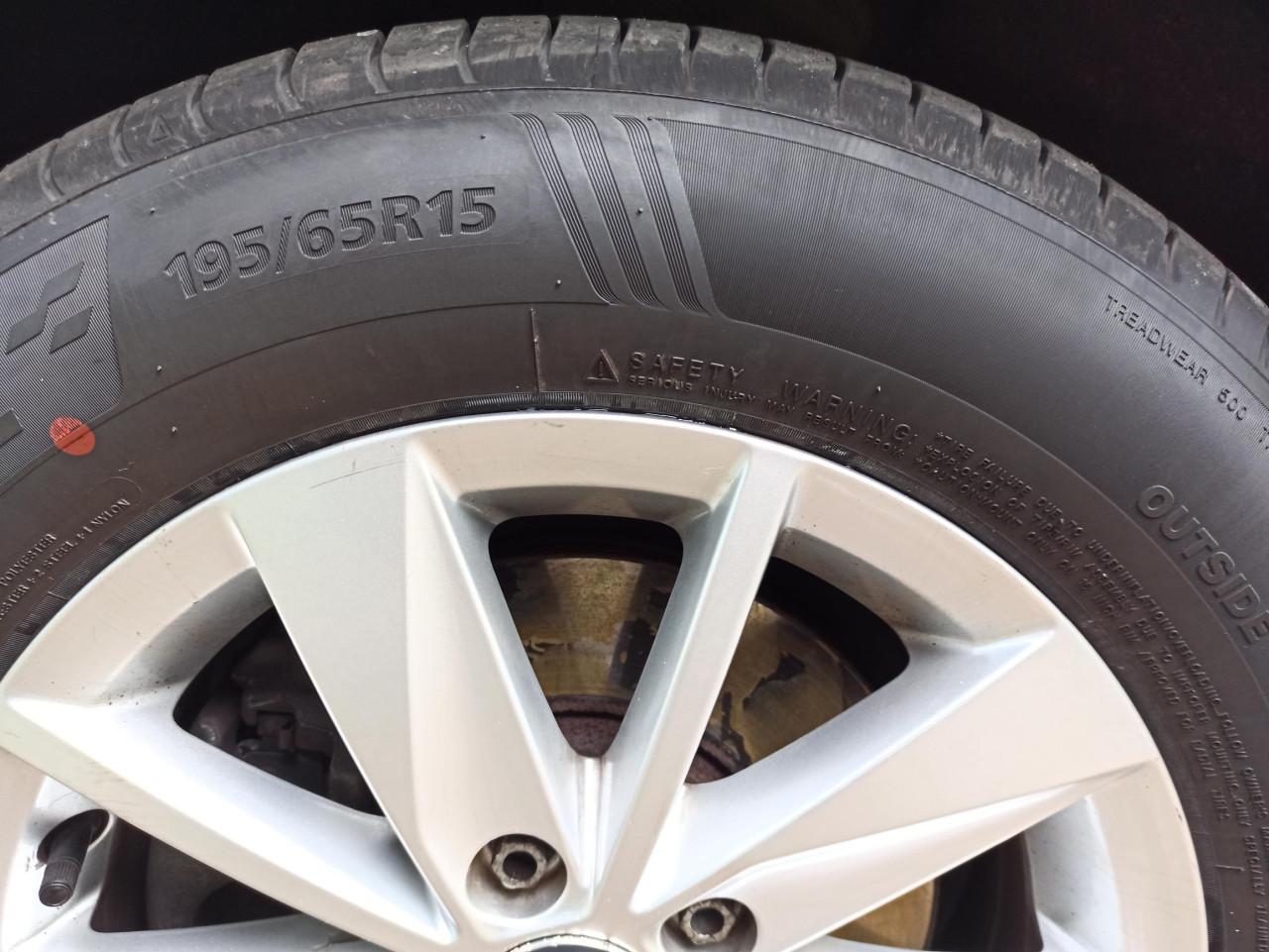 VW Golf 7 lichtmetalen velgen 15'' met banden