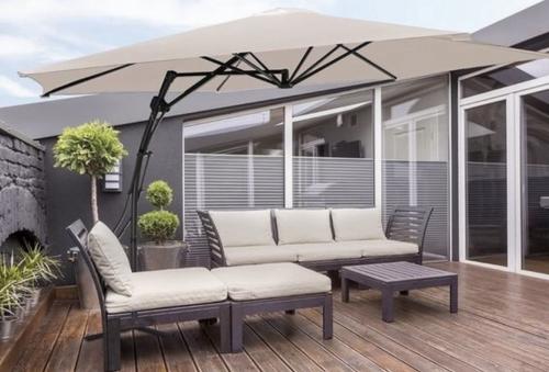 Nieuwe zweefparasol / Rond 3 meter / Zeer fraai systeem !!