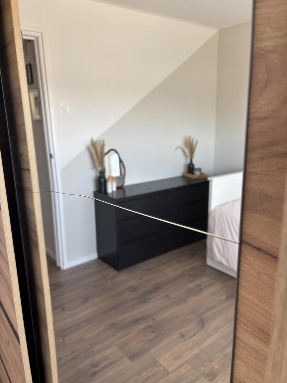 Kledingkast met schuifdeuren