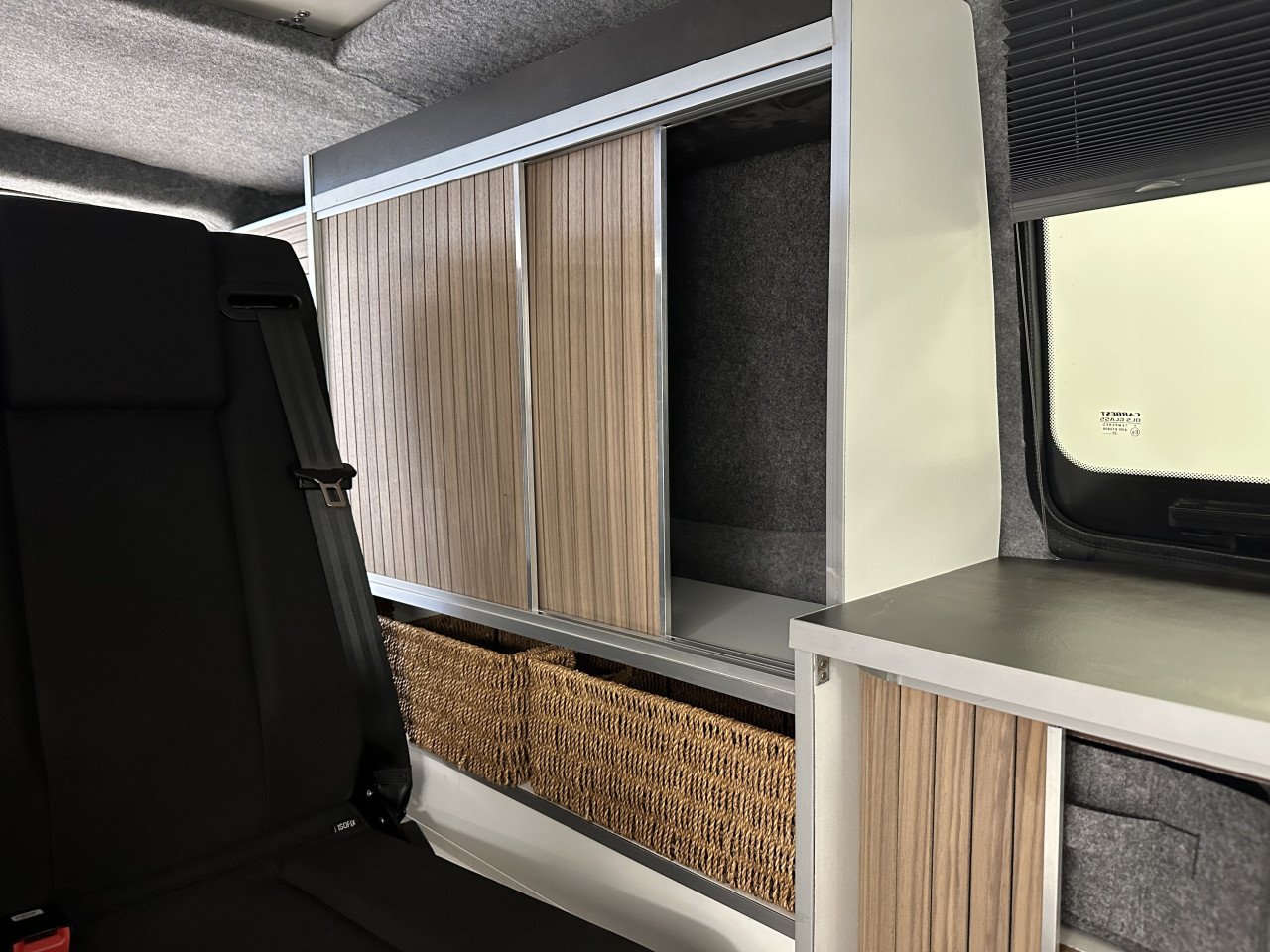 Merc. Benz camper/buscamper ( nw. Int.) 5 pers. 72500. Km
