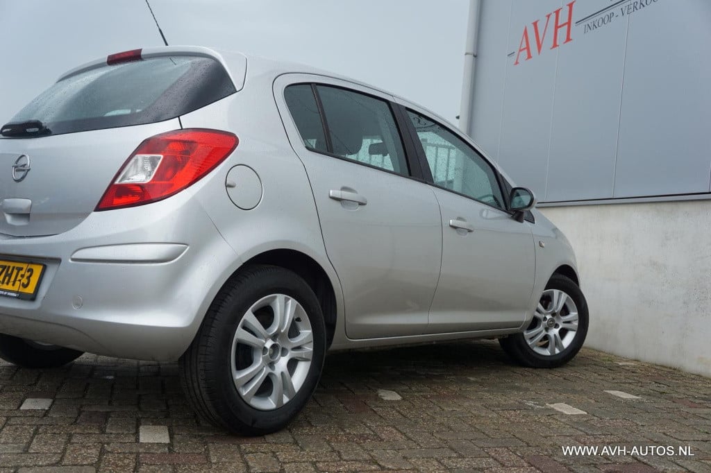 Opel Corsa 1.2-16v cosmo