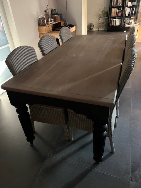 Mooie grote eikenhouten eettafel + 6 stoelen