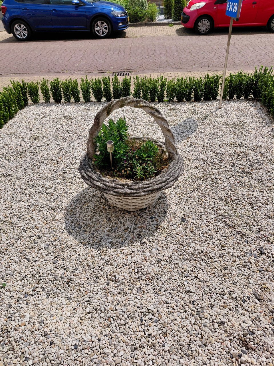 Gevlochten betonnen tuinmand