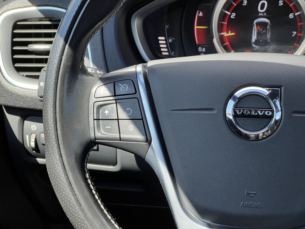 Volvo V40 t4 190pk r-design business| panodak| trekhaak| camera| leder
